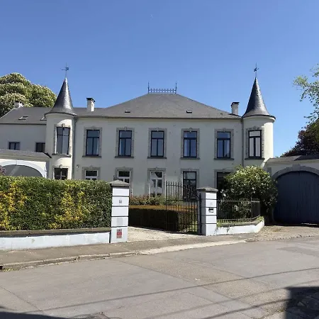 Holiday home Conciergerie Du Chateau Red Daisies Et Son Parc *