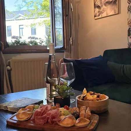 Conciergerie Du Chateau Red Daisies Et Son Parc Holiday home