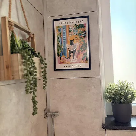 Holiday home Conciergerie Du Chateau Red Daisies Et Son Parc *