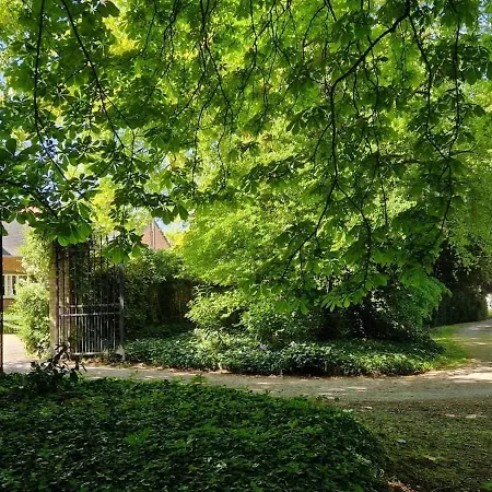 Holiday home Conciergerie Du Chateau Red Daisies Et Son Parc *